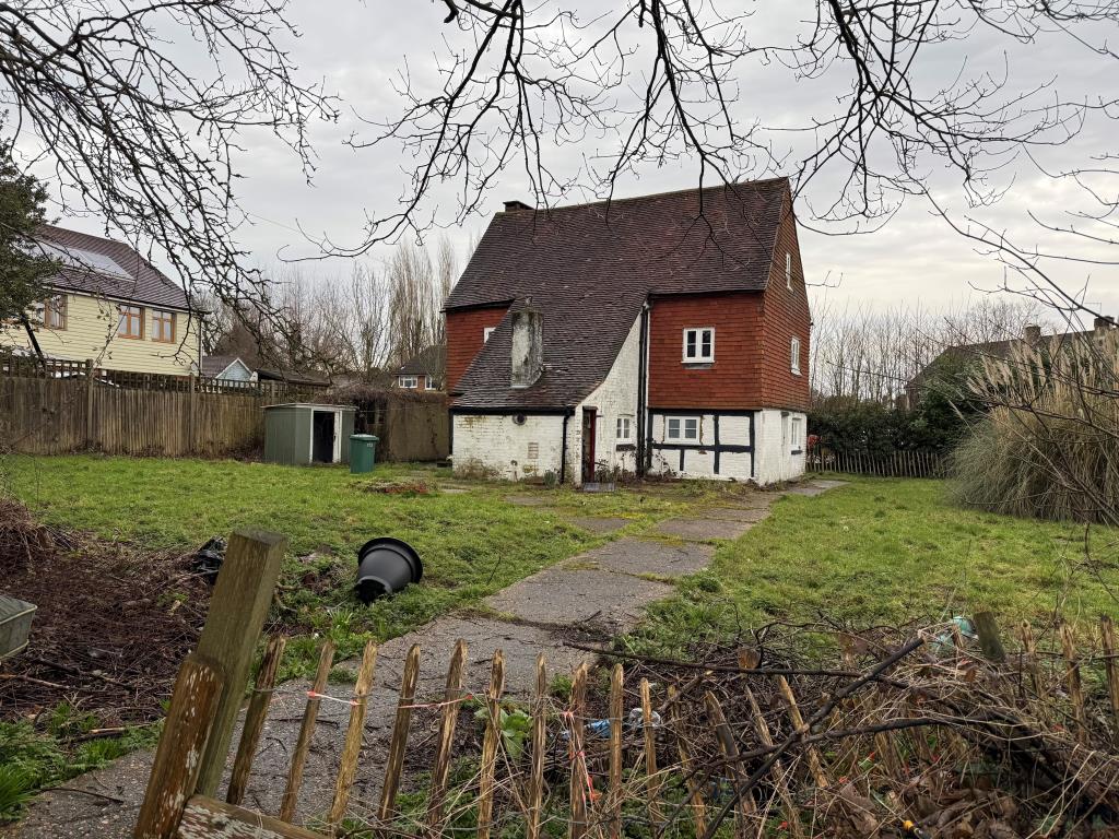Lot: 145 - PERIOD DETACHED COTTAGE WITH GARAGE AND GARDENS IN NEED OF UPDATING - View of Property